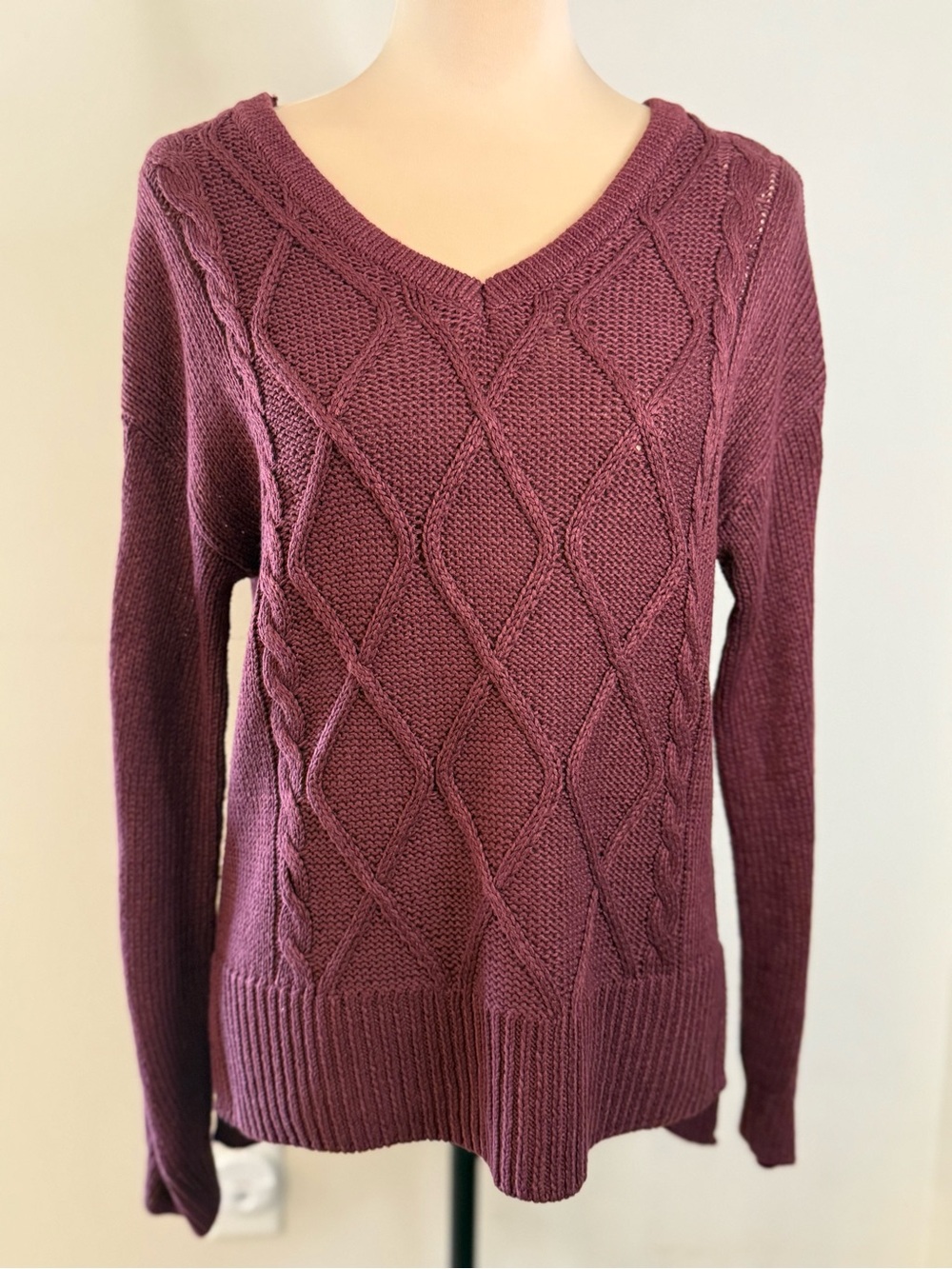 Cupcake burgundy cable knit open back bow sweater SM